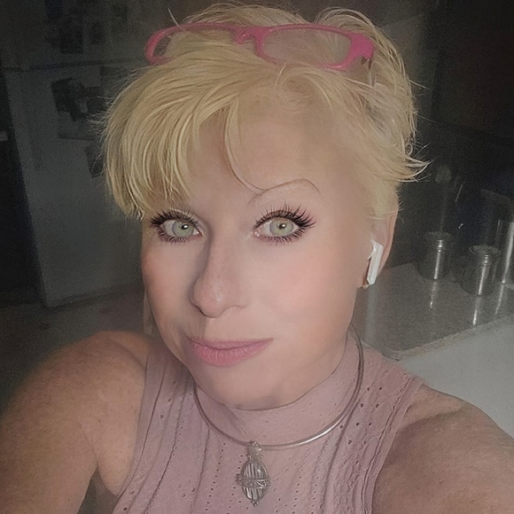 Meet your Posher, Sherry - Picture 1 of 3